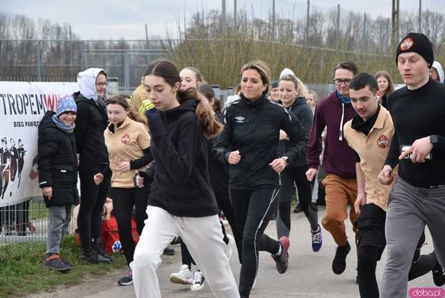 [FOTO] Upamiętnili Żołnierzy Wyklętych i pobiegli Tropem Wilczym w Roztoce