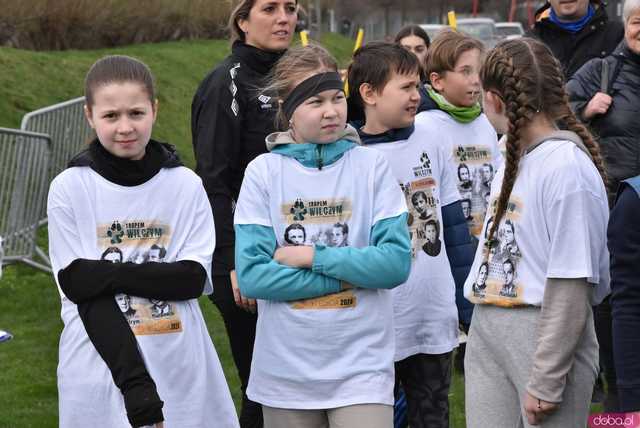 [FOTO] Upamiętnili Żołnierzy Wyklętych i pobiegli Tropem Wilczym w Roztoce