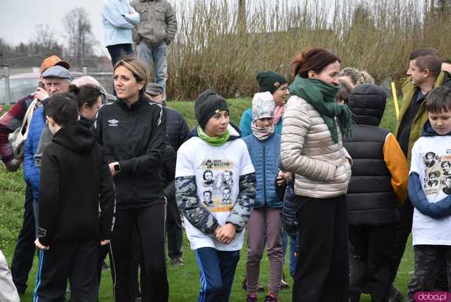 [FOTO] Upamiętnili Żołnierzy Wyklętych i pobiegli Tropem Wilczym w Roztoce