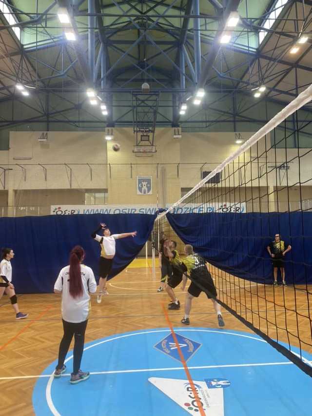 [FOTO] Rywalizowali w III Amatorskim Turnieju Siatkówki na hali świebodzickiego OSiR-u