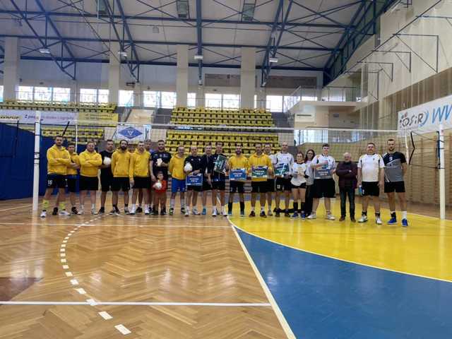 [FOTO] Rywalizowali w III Amatorskim Turnieju Siatkówki na hali świebodzickiego OSiR-u