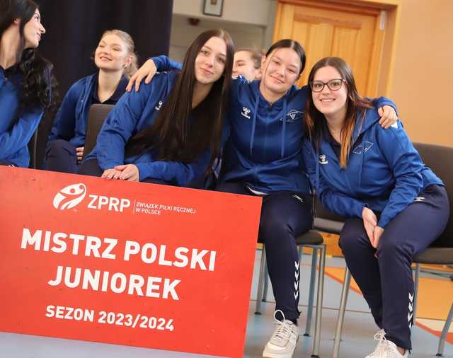 [FOTO] Sukces świebodzickich piłkarek ręcznych na Mistrzostwach Polski Juniorek