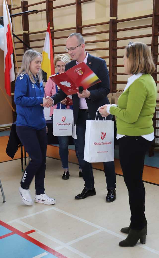 [FOTO] Sukces świebodzickich piłkarek ręcznych na Mistrzostwach Polski Juniorek