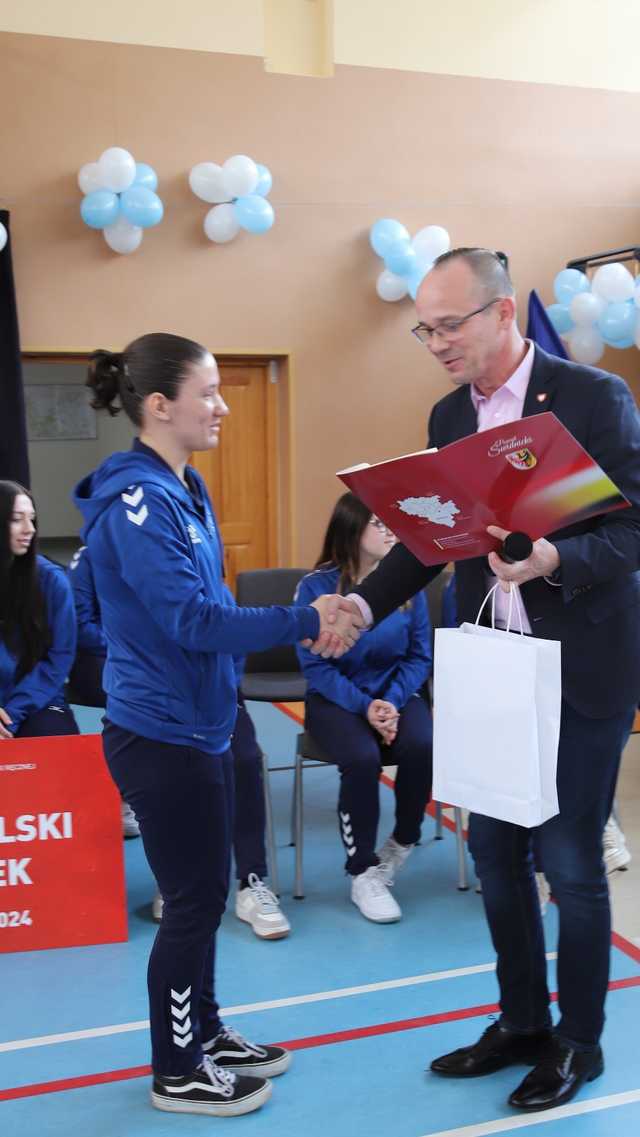 [FOTO] Sukces świebodzickich piłkarek ręcznych na Mistrzostwach Polski Juniorek