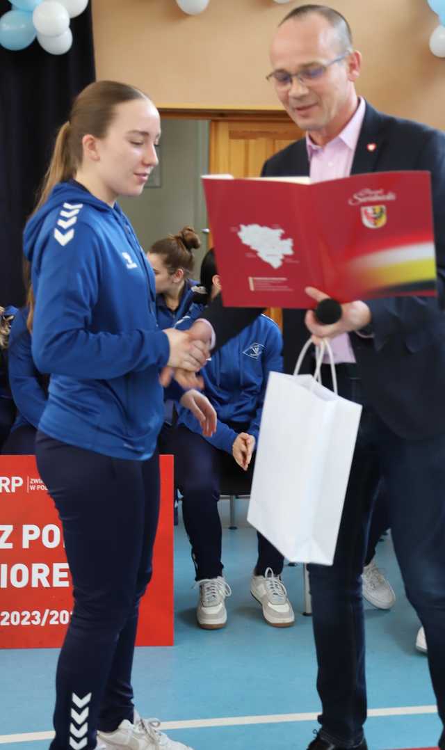 [FOTO] Sukces świebodzickich piłkarek ręcznych na Mistrzostwach Polski Juniorek