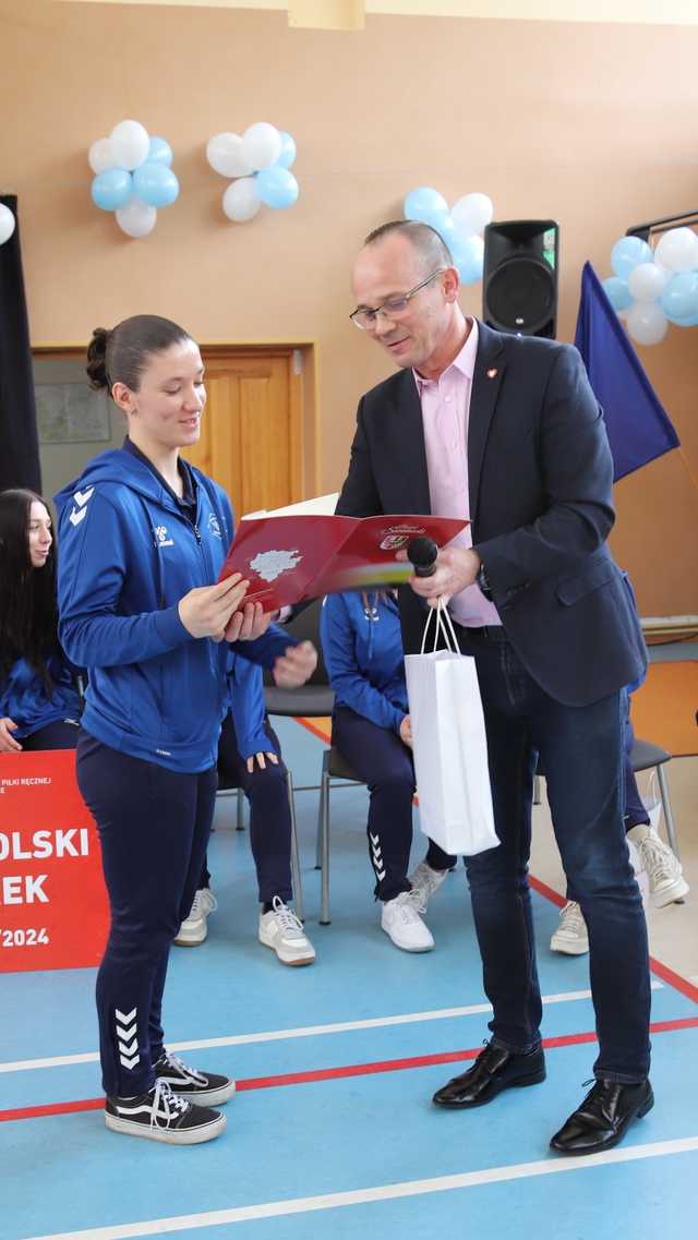 [FOTO] Sukces świebodzickich piłkarek ręcznych na Mistrzostwach Polski Juniorek