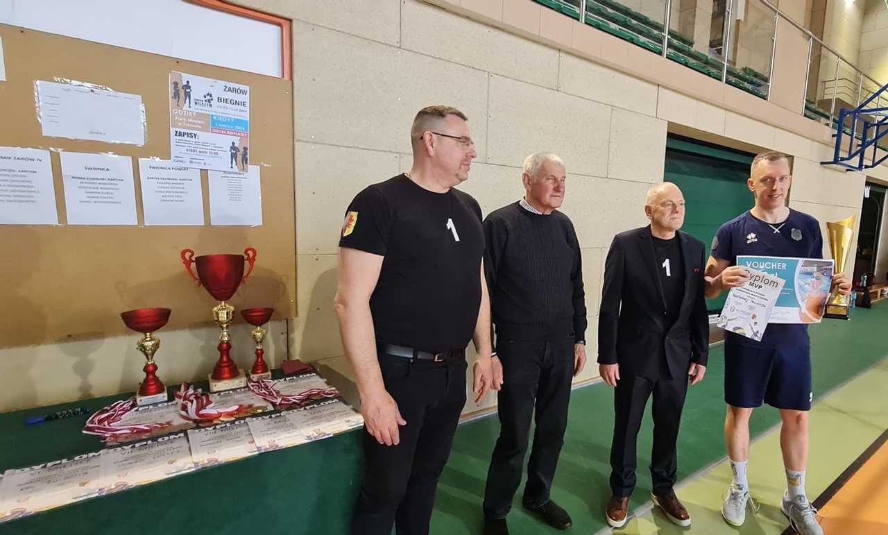[FOTO] Rozstrzygnięto zawody siatkarskie o Puchar Burmistrza Żarowa