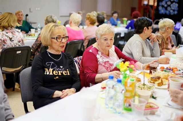 [FOTO] Świętowali Dzień Kobiet w żarowskim Uniwersytecie Trzeciego Wieku