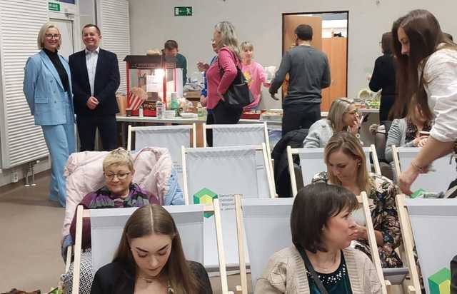 [FOTO] Oglądały seans na leżakach i zbierały na Agatkę. Tak Dzień Kobiet świętowały Panie z Jaworzyny Śląskiej