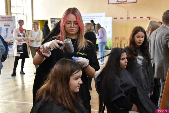 [FOTO] Szkoły ponadpodstawowe zaprezentowały swoją ofertę! Za nami XIX Giełda Edukacyjna w Lutomi Dolnej