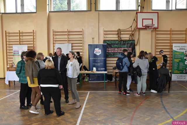 [FOTO] Szkoły ponadpodstawowe zaprezentowały swoją ofertę! Za nami XIX Giełda Edukacyjna w Lutomi Dolnej