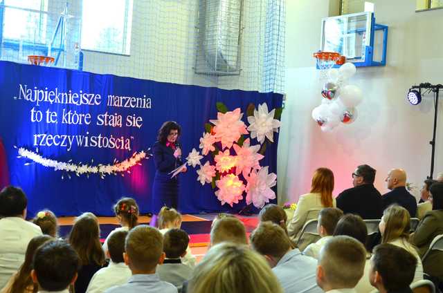 [FOTO] Otwarto nową salę gimnastyczną w Olszanach
