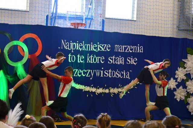 [FOTO] Otwarto nową salę gimnastyczną w Olszanach