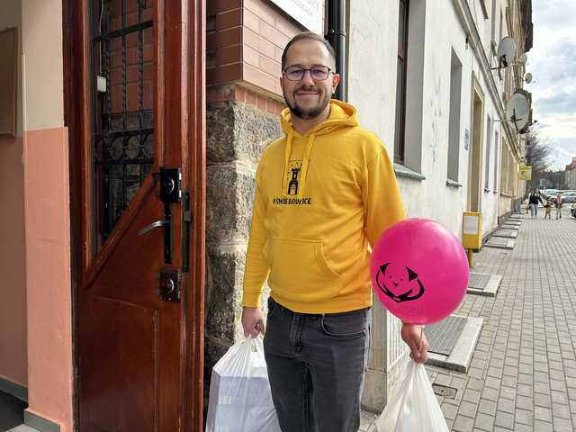 [FOTO] Trwa piknik dla bezdomniaków ze świdnickiego schroniska