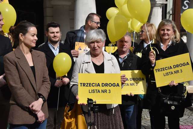 [WIDEO, FOTO] KWW Trzecia Droga zaprezentował kandydatów do rady powiatu. Wspierała ich posłanka Leo