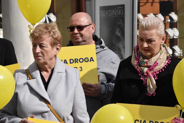 [WIDEO, FOTO] KWW Trzecia Droga zaprezentował kandydatów do rady powiatu. Wspierała ich posłanka Leo