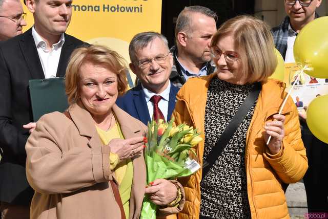 [WIDEO, FOTO] KWW Trzecia Droga zaprezentował kandydatów do rady powiatu. Wspierała ich posłanka Leo