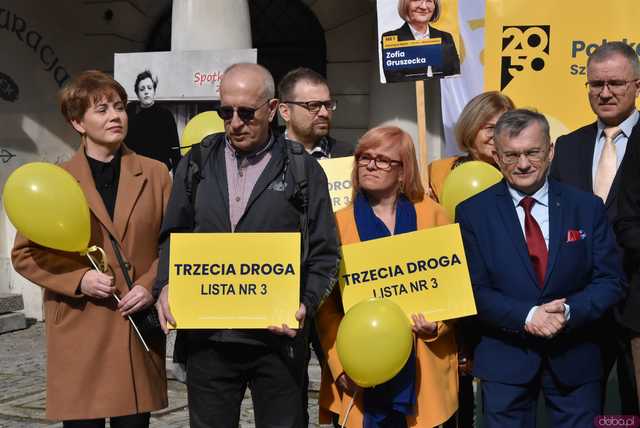 [WIDEO, FOTO] KWW Trzecia Droga zaprezentował kandydatów do rady powiatu. Wspierała ich posłanka Leo
