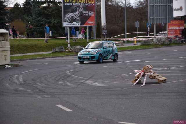 [WIDEO, FOTO] Wyścigowe zmagania przy E.Leclerc. Ruszyła 1. runda Miller Oils Tarmac Academy