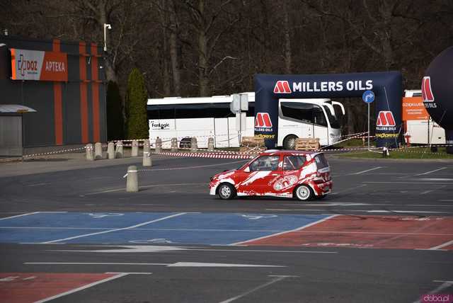 [WIDEO, FOTO] Wyścigowe zmagania przy E.Leclerc. Ruszyła 1. runda Miller Oils Tarmac Academy