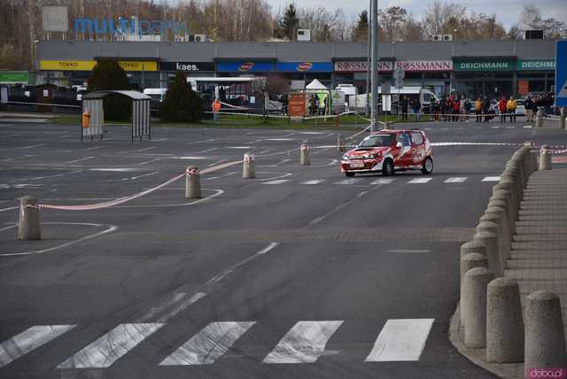 [WIDEO, FOTO] Wyścigowe zmagania przy E.Leclerc. Ruszyła 1. runda Miller Oils Tarmac Academy