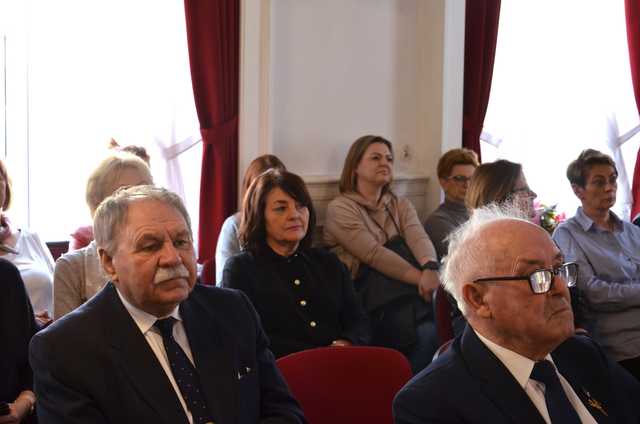 [FOTO] Odznaki dla zasłużonych, podsumowanie inwestycji. Ostatnia sesja rady miejskiej bieżącej kadencji za nami