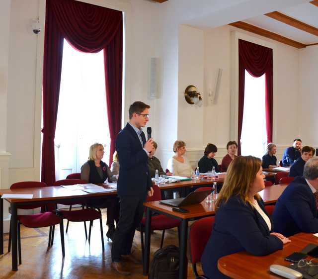 [FOTO] Odznaki dla zasłużonych, podsumowanie inwestycji. Ostatnia sesja rady miejskiej bieżącej kadencji za nami