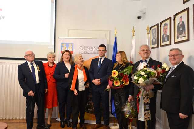 [FOTO] Odznaki dla zasłużonych, podsumowanie inwestycji. Ostatnia sesja rady miejskiej bieżącej kadencji za nami