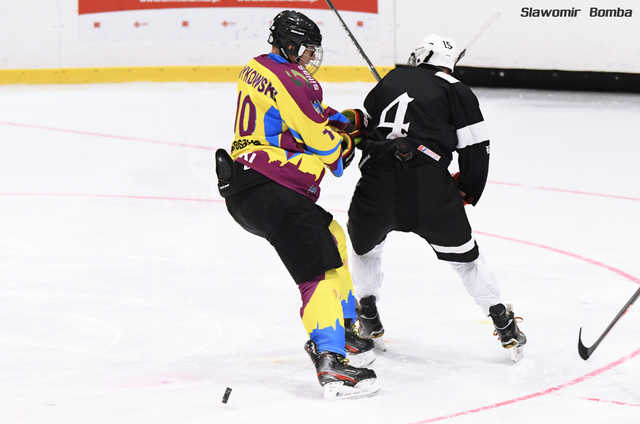 [FOTO/WYNIKI] Hokejowa rywalizacja na tafli świdnickiego lodowiska. Walczyli o tytuł Mistrza Polski Amatorów
