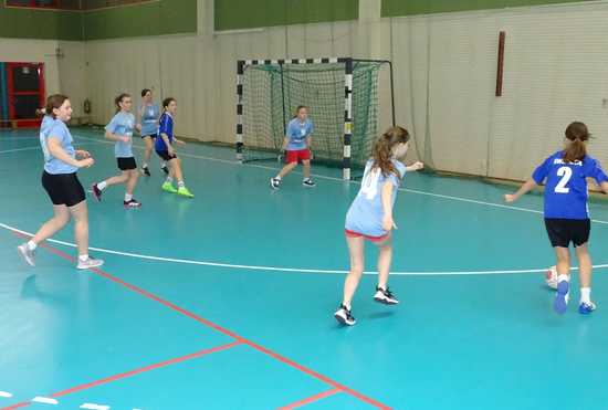 [FOTO] Dziewczęta rywalizowały w turnieju piłki halowej