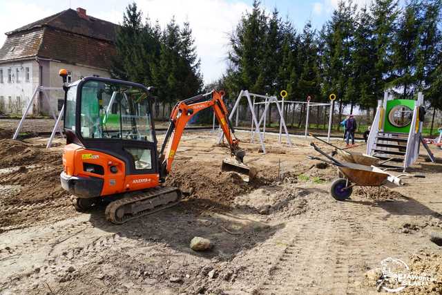 [FOTO] Trwa budowa placu zabaw w Bolesławicach