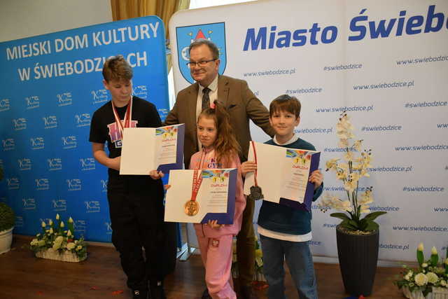  [FOTO] Stypendia i nagrody dla zawodników i trenerów rozdane 