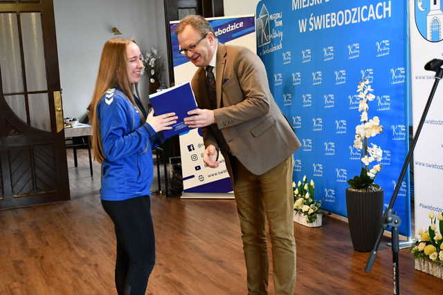  [FOTO] Stypendia i nagrody dla zawodników i trenerów rozdane 