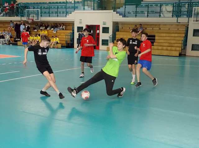 [FOTO] Rozstrzygnięto turniej halówki chłopców z klas 7-8