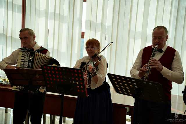 [FOTO] Kolejne pary doczekały jubileuszu Złotych Godów. Złożono gratulacje oraz wręczono pamiątkowe medale