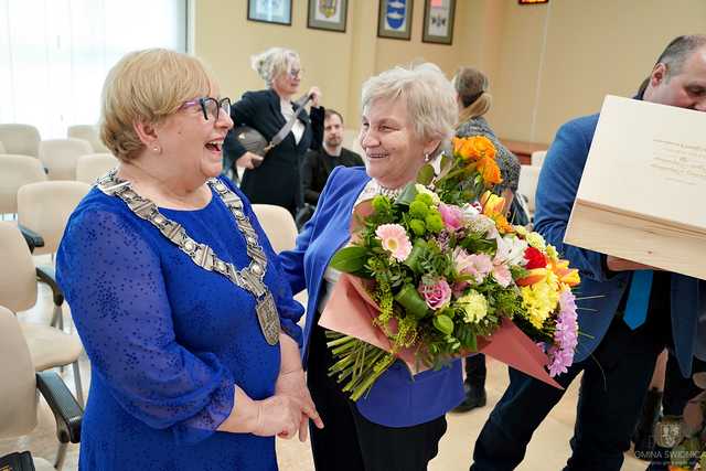 [FOTO] Kolejne pary doczekały jubileuszu Złotych Godów. Złożono gratulacje oraz wręczono pamiątkowe medale