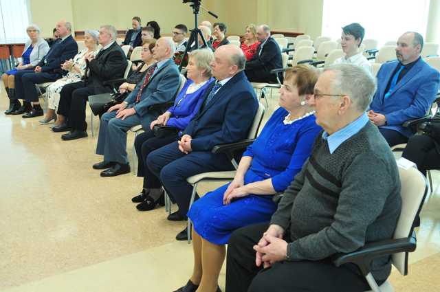 [FOTO] Kolejne pary doczekały jubileuszu Złotych Godów. Złożono gratulacje oraz wręczono pamiątkowe medale