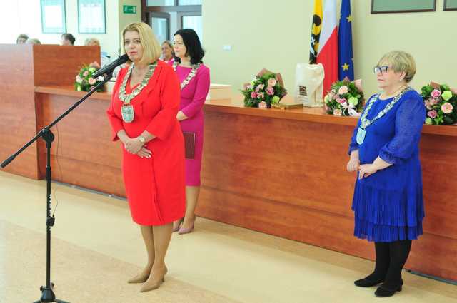 [FOTO] Kolejne pary doczekały jubileuszu Złotych Godów. Złożono gratulacje oraz wręczono pamiątkowe medale