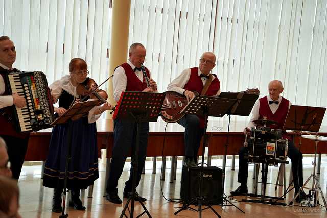 [FOTO] Kolejne pary doczekały jubileuszu Złotych Godów. Złożono gratulacje oraz wręczono pamiątkowe medale