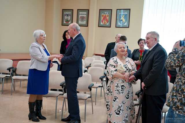 [FOTO] Kolejne pary doczekały jubileuszu Złotych Godów. Złożono gratulacje oraz wręczono pamiątkowe medale