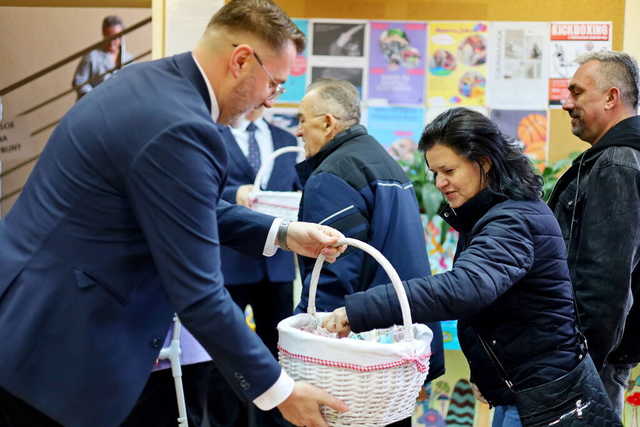 [FOTO] Paranienormalni rozbawili żarowską publiczność. Przewidziano również niespodziankę dla Pań