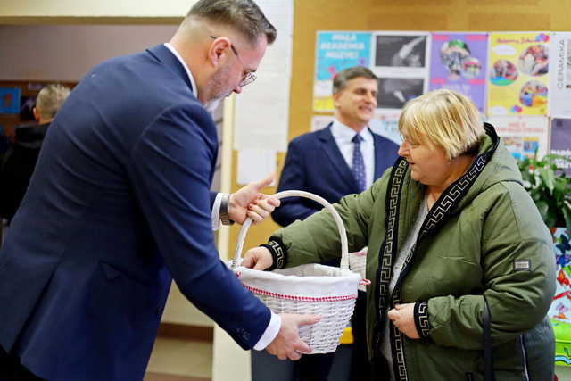 [FOTO] Paranienormalni rozbawili żarowską publiczność. Przewidziano również niespodziankę dla Pań