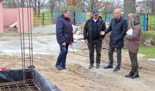 [FOTO] Rozbudowa szkoły w Gniewkowie nabiera tempa