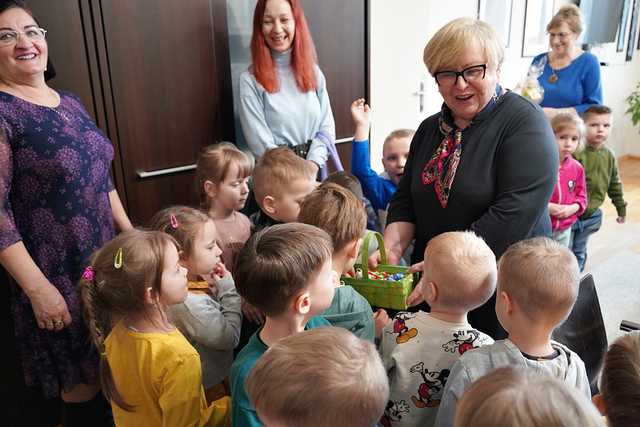 [FOTO] Przedszkolaki zawitały z życzeniami do Urzędu Gminy