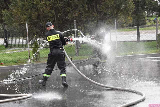 [FOTO] Celebrowali śmigusa-dyngusa w towarzystwie druhów z OSP