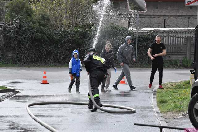 [FOTO] Celebrowali śmigusa-dyngusa w towarzystwie druhów z OSP