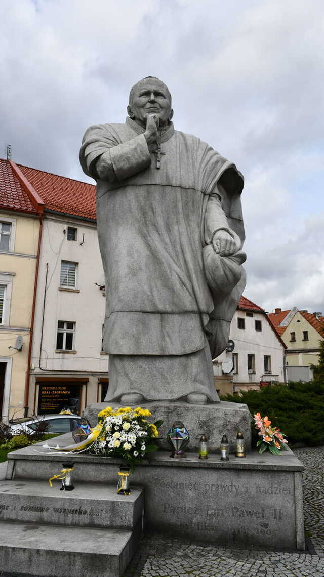 [FOTO] Upamiętnili 19. rocznicę śmierci Jana Pawła II w Świebodzicach