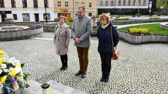 [FOTO] Upamiętnili 19. rocznicę śmierci Jana Pawła II w Świebodzicach