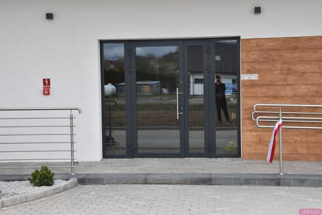 [FOTO] Uroczyste otwarcie Centrum Sportu i Rekreacji ze świetlicą wiejską w Szczepanowie. Zobaczcie, jak prezentuje się nowy obiekt