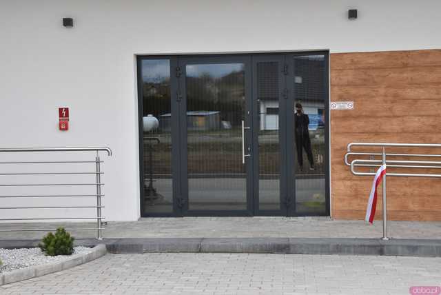 [FOTO] Uroczyste otwarcie Centrum Sportu i Rekreacji ze świetlicą wiejską w Szczepanowie. Zobaczcie, jak prezentuje się nowy obiekt